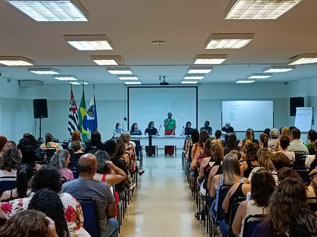 Representantes da Cultiva e da Secretaria Municipal de Araraquara apresentam Comunidades Educadoras