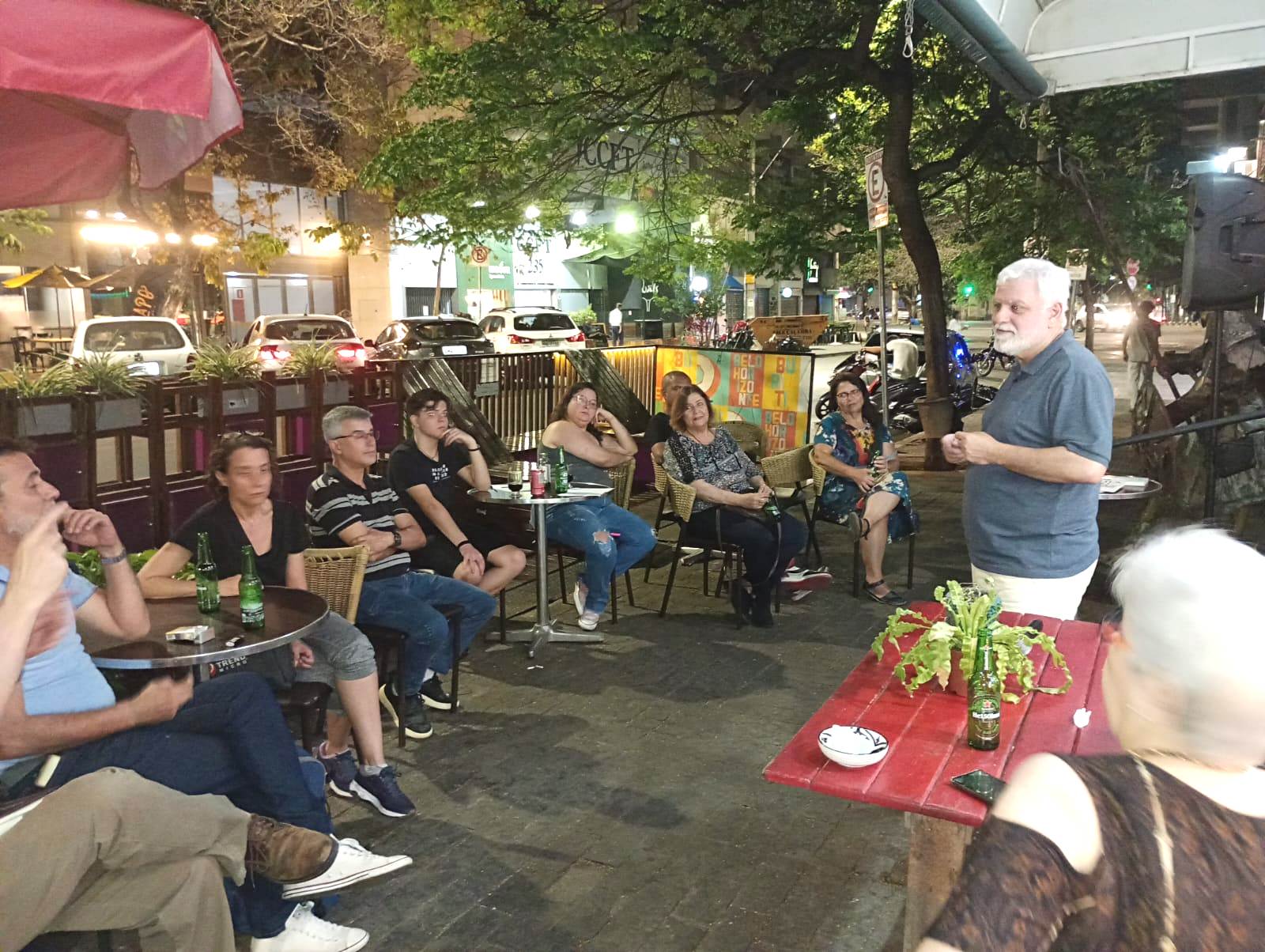 Maquiavel na calçada