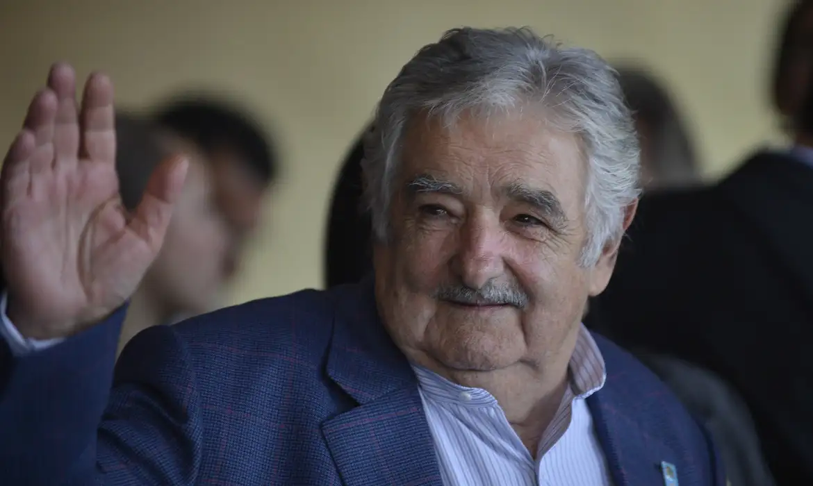RUDÁ RICCI: Mujica, o outsider da política